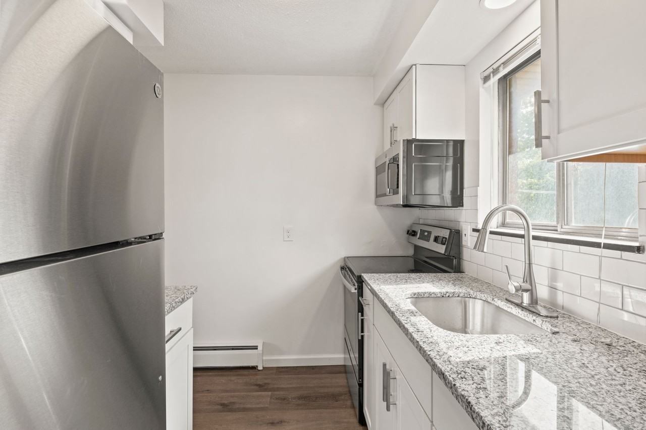 Barbara Manor - Photo 3 of 48