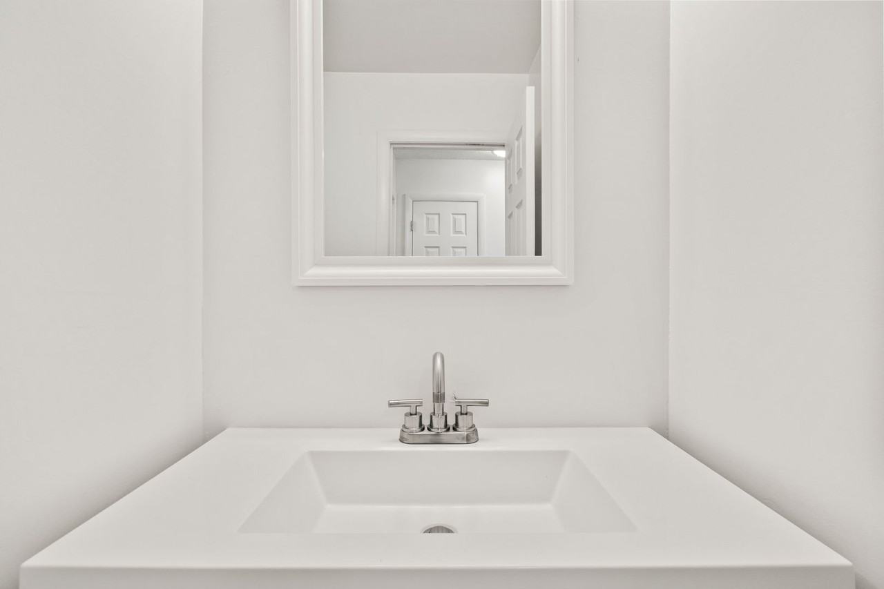 Barbara Manor - Photo 7 of 48