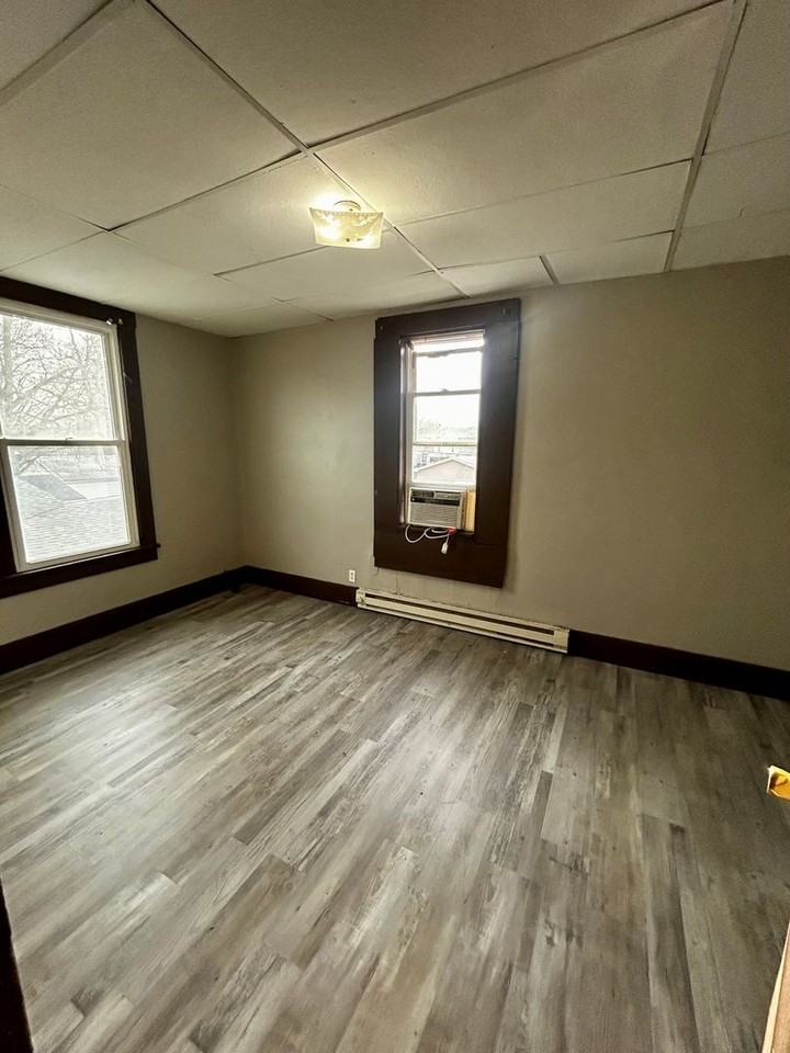 283 W Main Street - Photo 6 of 16