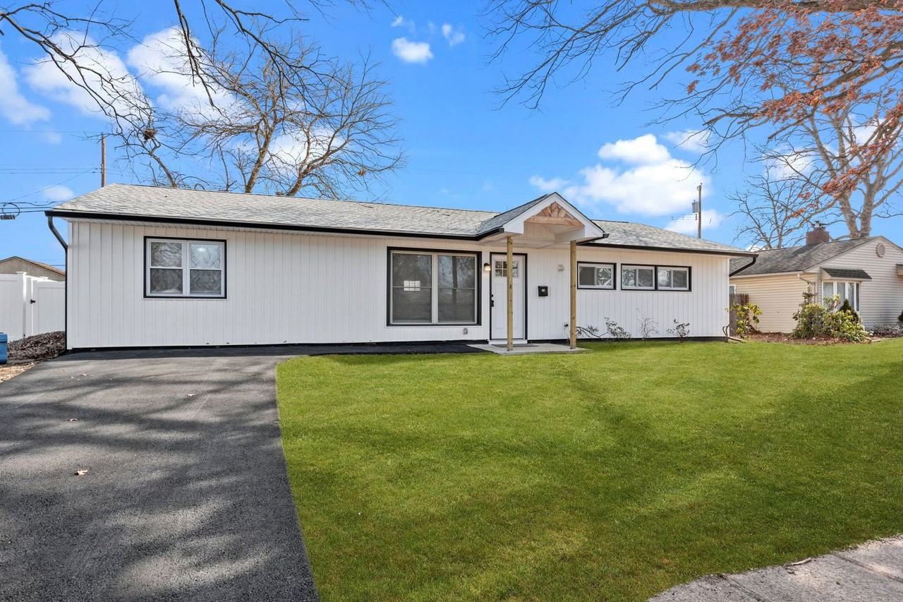 26 Oaktree Dr - Photo 2 of 28