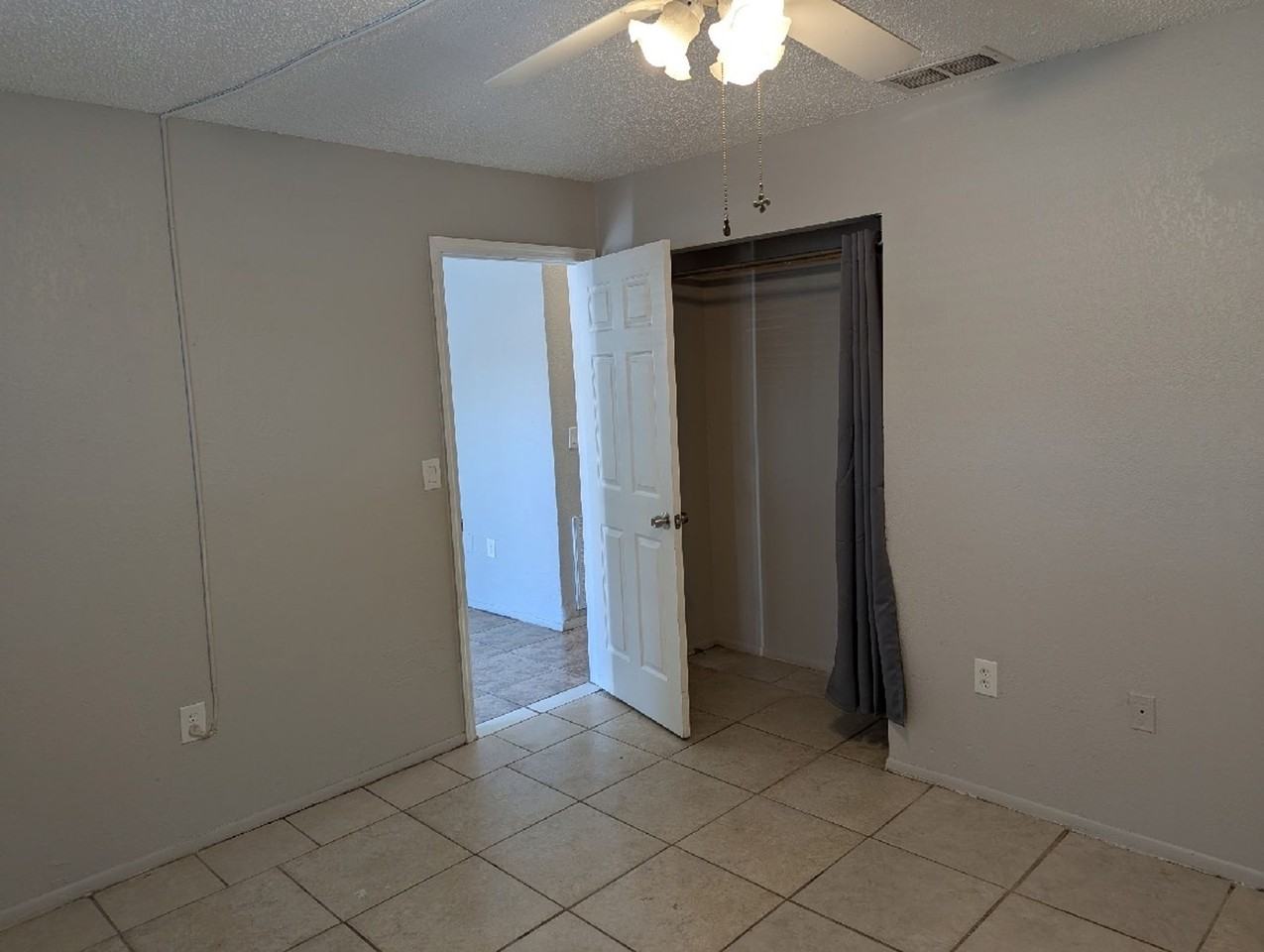 5609 20th St W - Photo 5 of 28