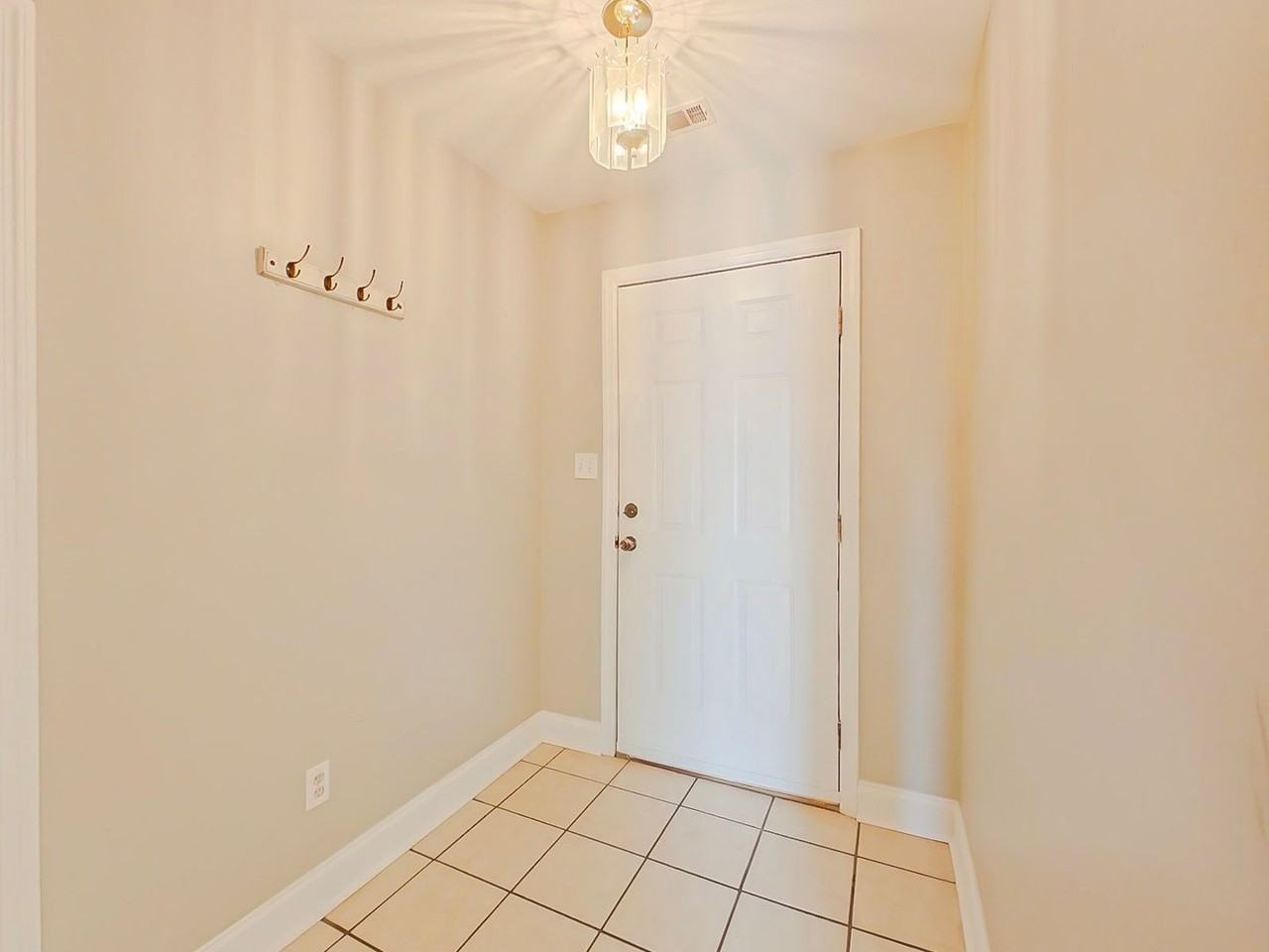 304 Summerfield Cir - Photo 2 of 25