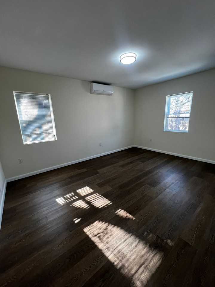 Haight Ave - Photo 2 of 9