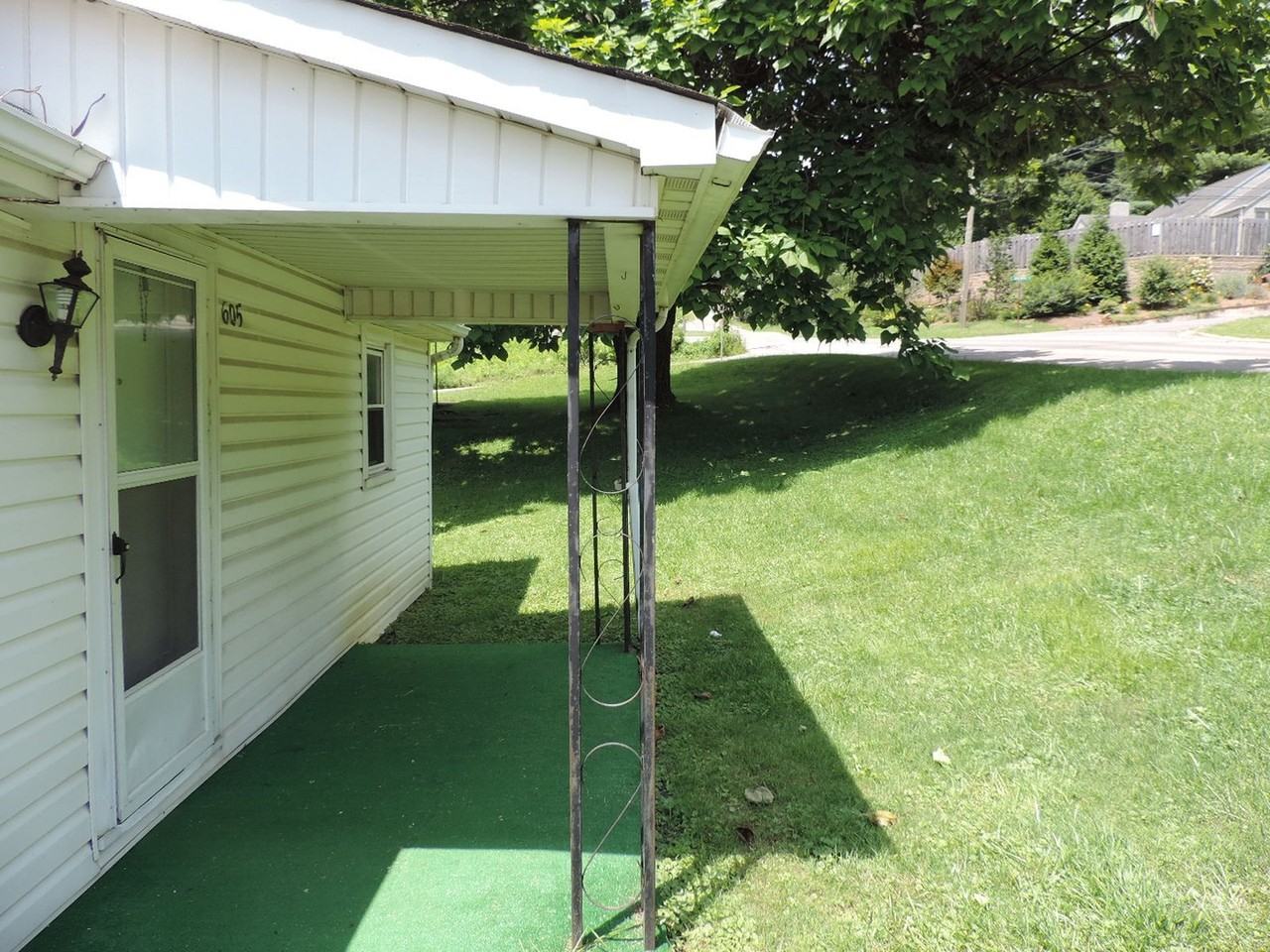 605 N Jefferson Ave - Photo 2 of 15