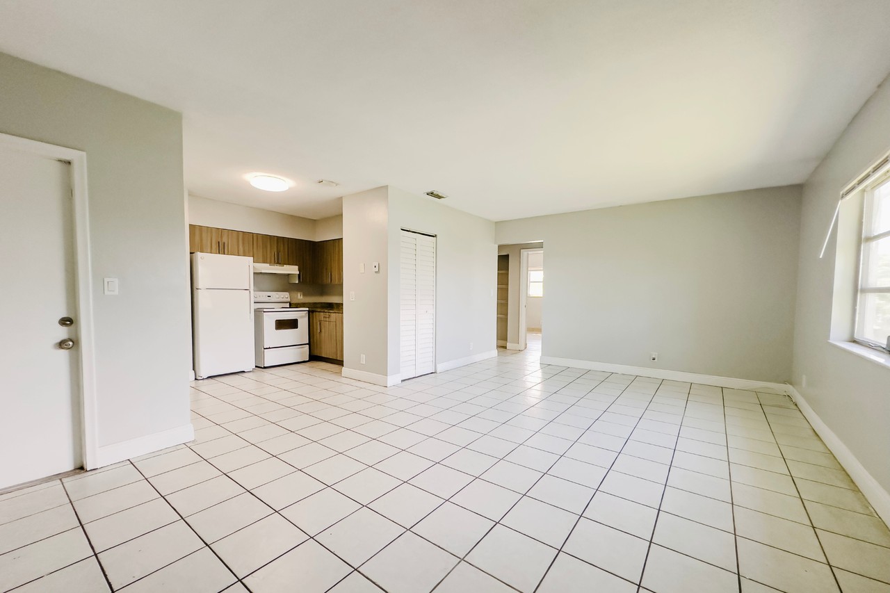 1007 W. Prospect Road - Photo 2 of 50