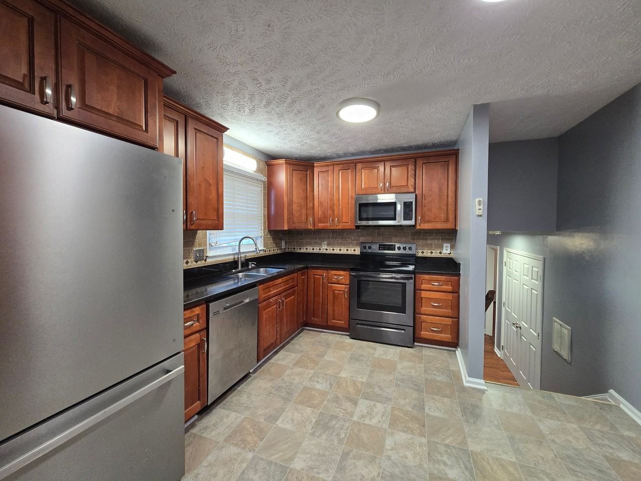 6957 Bone Creek Dr - Photo 4 of 33