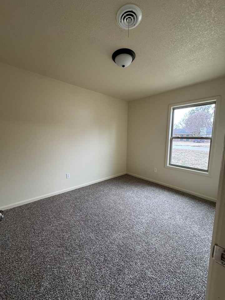 342 Cash Ave - Photo 3 of 12