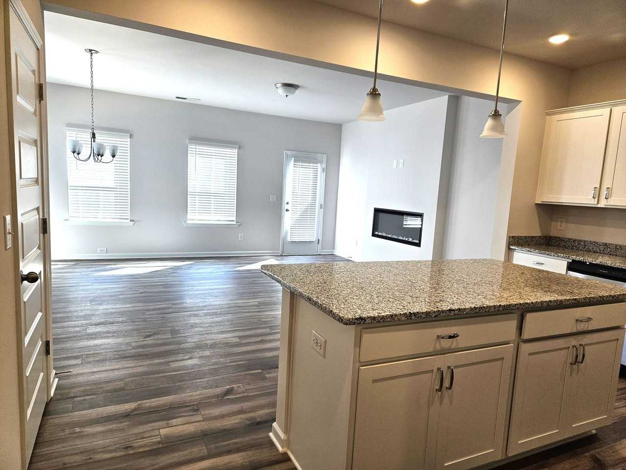 265 Dupont Dr - Photo 2 of 21