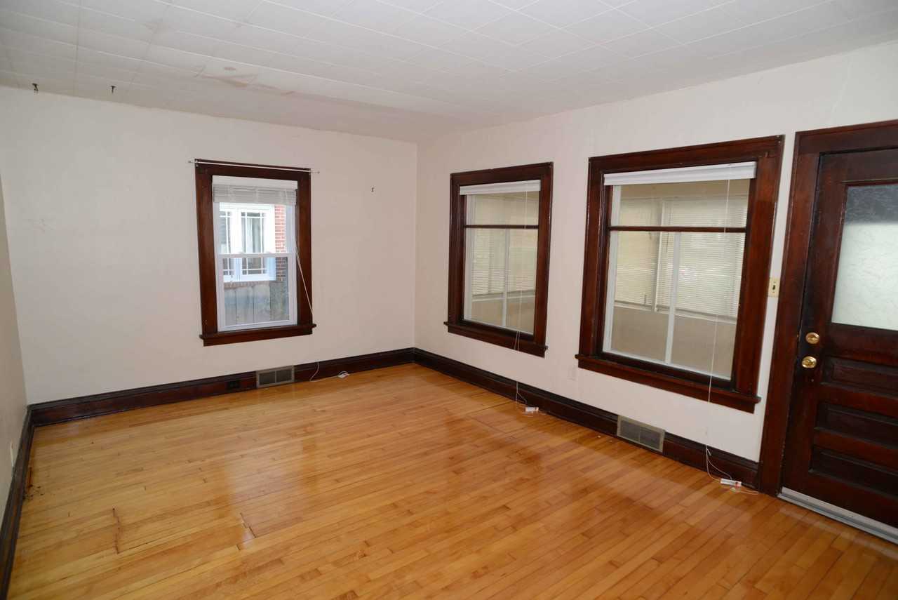 2426 Kendall Ave #NA - Photo 3 of 11