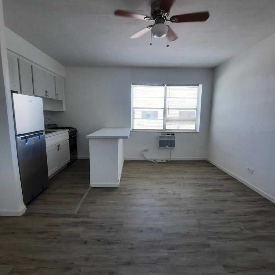 9064 Collins Ave #11 - Photo 4 of 11