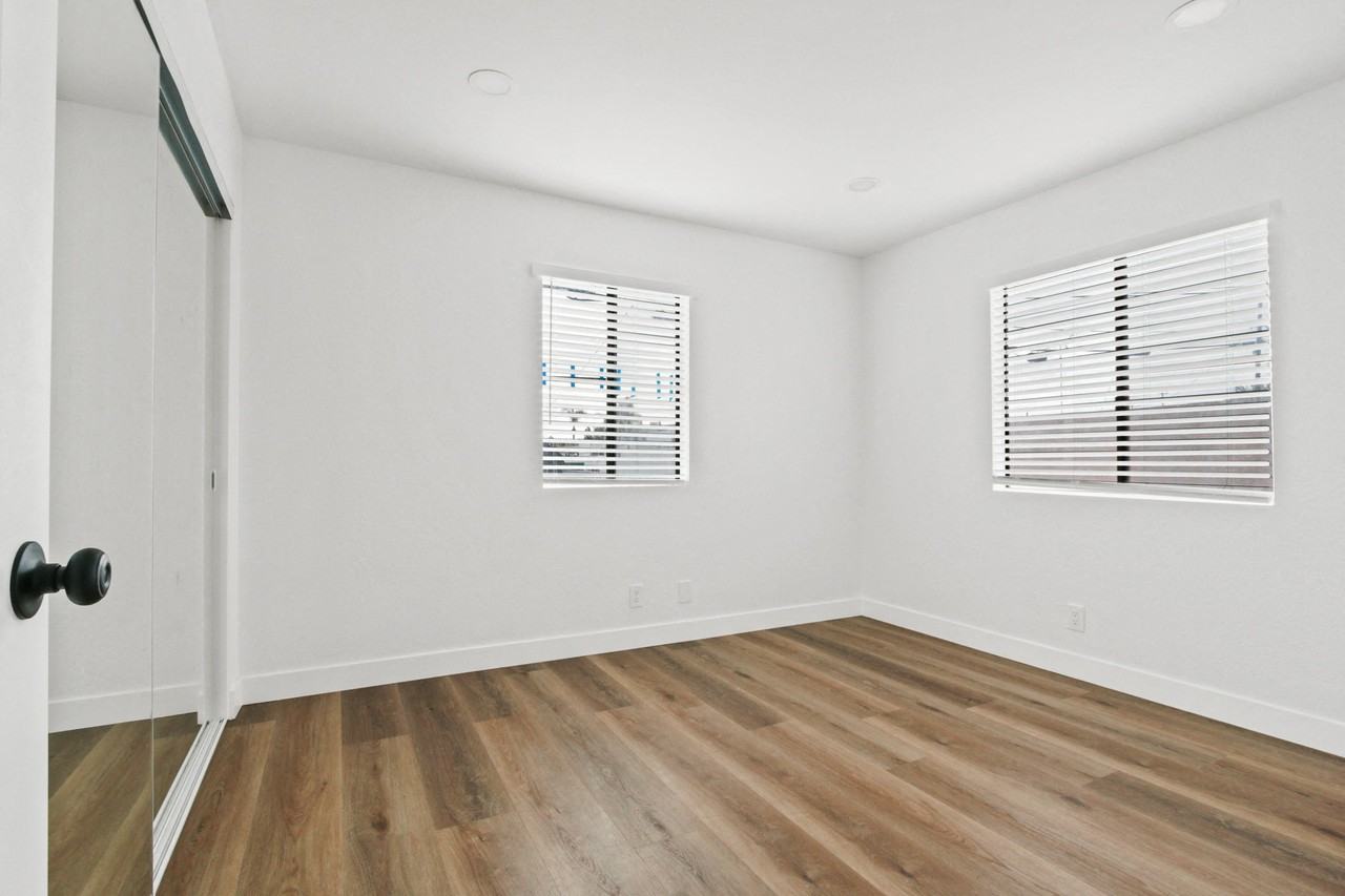 525 W. 8th St. - Photo 4 of 11