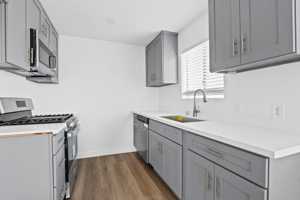 featured image of 525 W 8th St