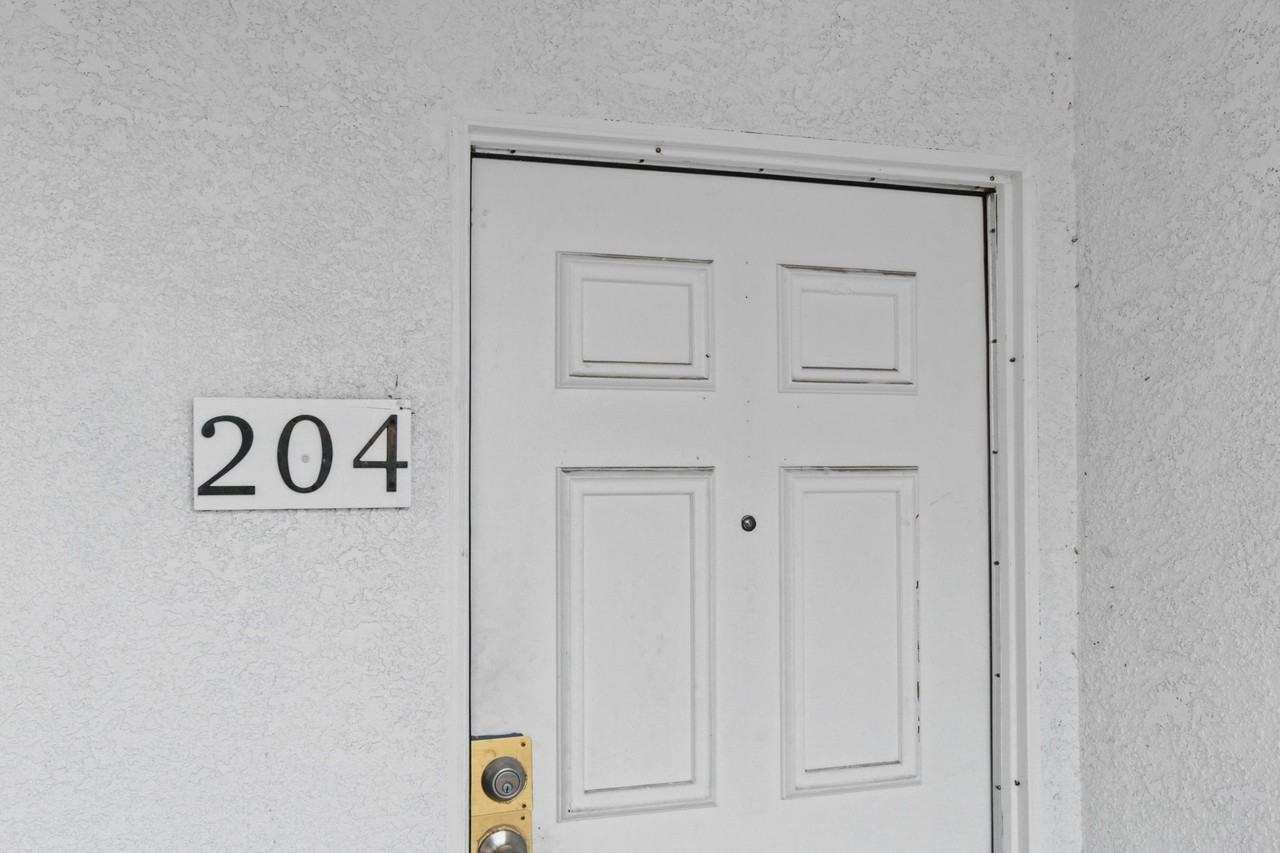 525 W. 8th St. - Photo 2 of 11