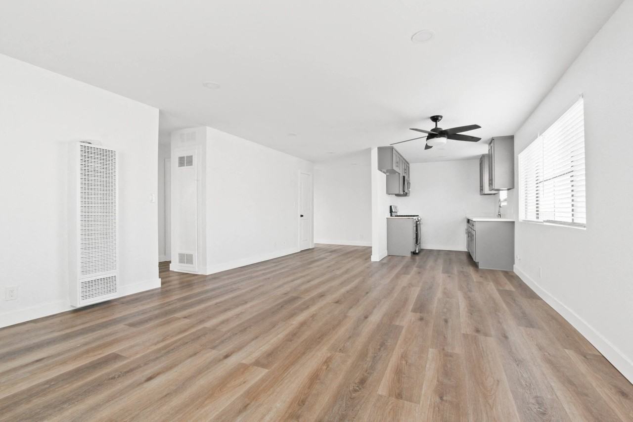 525 W. 8th St. - Photo 2 of 11