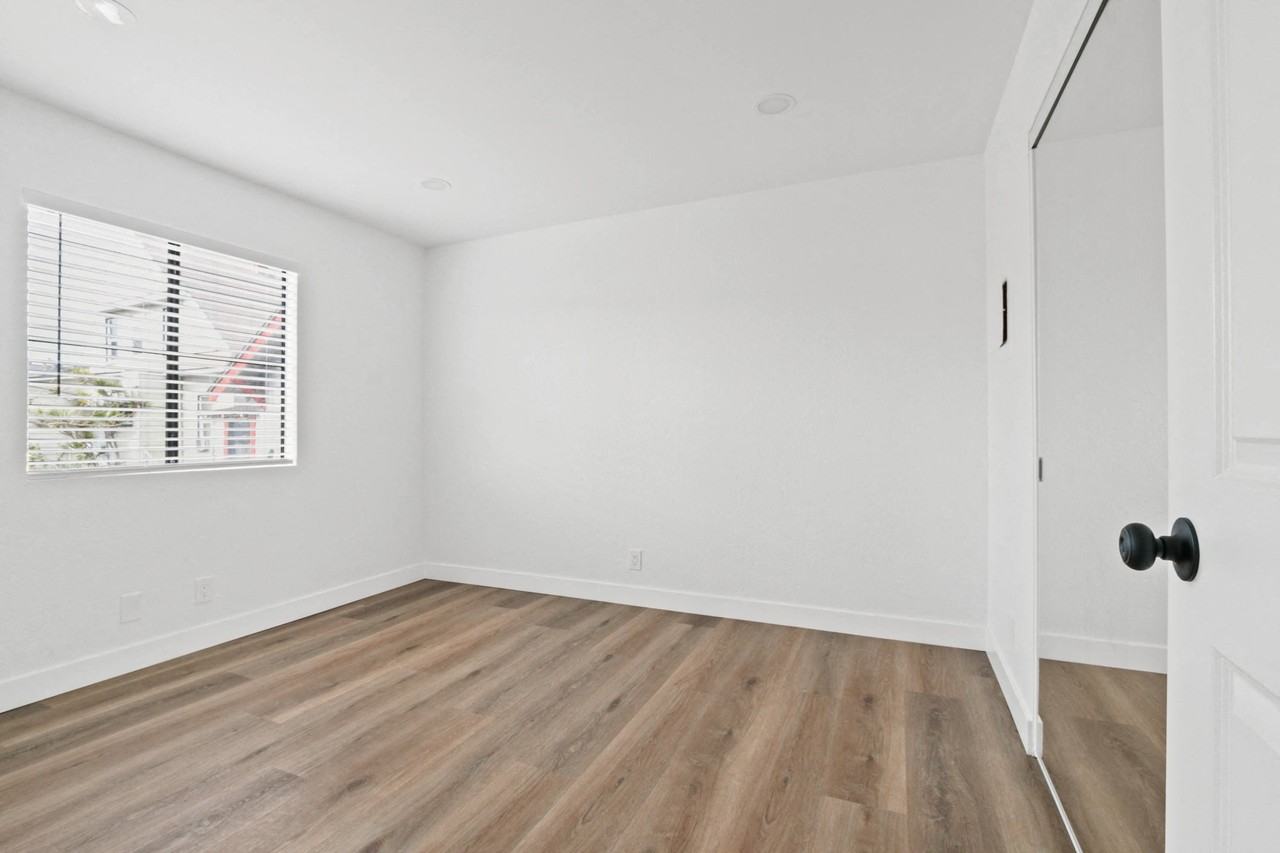 525 W. 8th St. - Photo 5 of 14