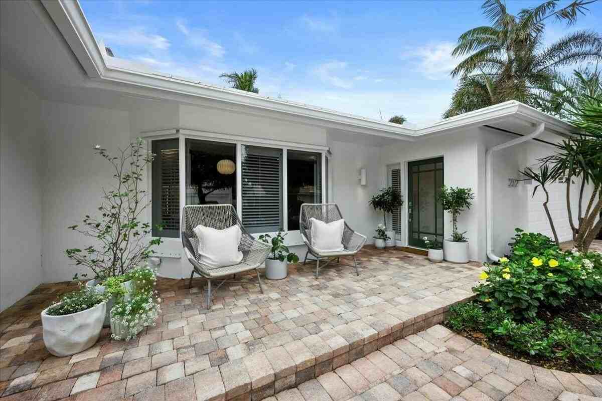 232 Cove Pl - Photo 4 of 50