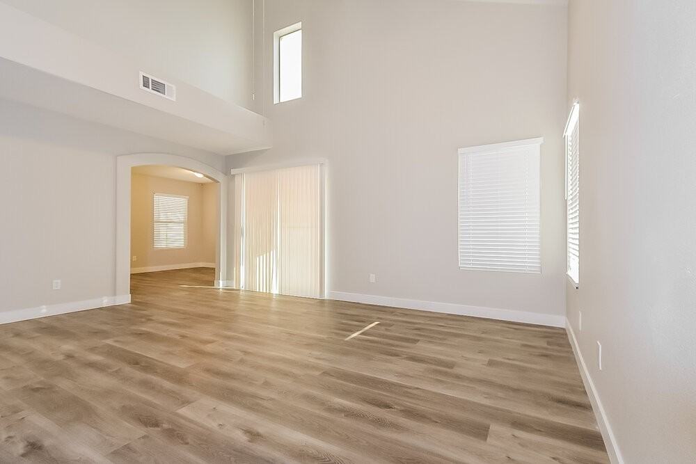 1218 Cobble Lake Ave - Photo 4 of 17