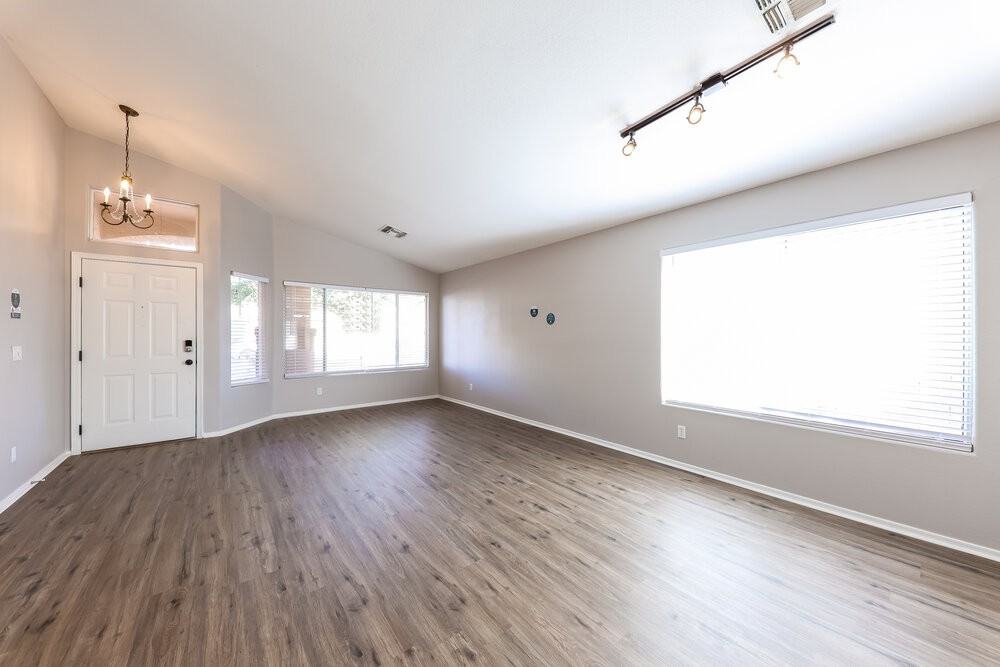 8019 W Alex Ave - Photo 4 of 16