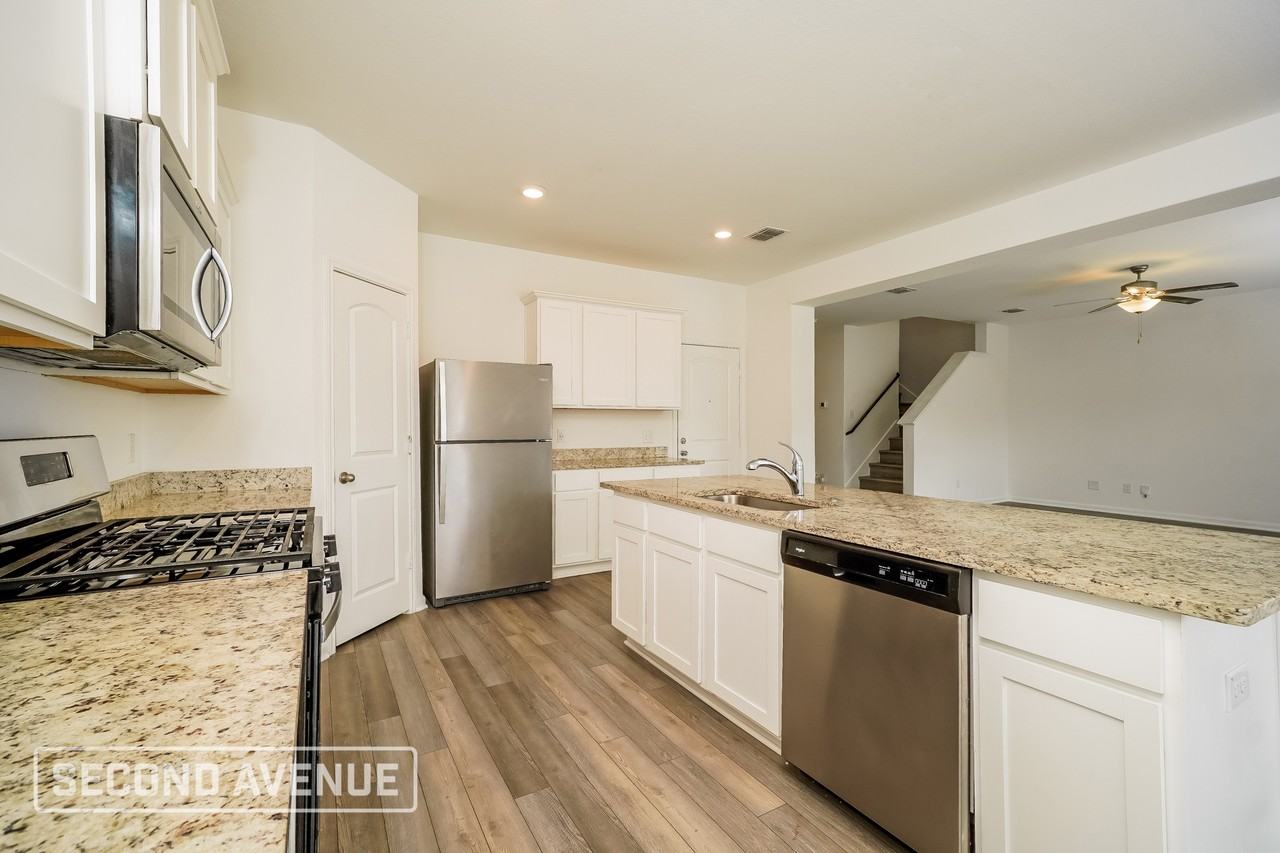 10914 Juliette Pass - Photo 4 of 32