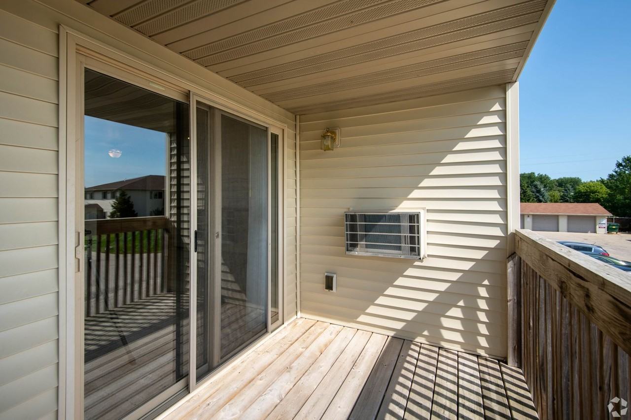Pond View Apartments - Photo 6 of 6