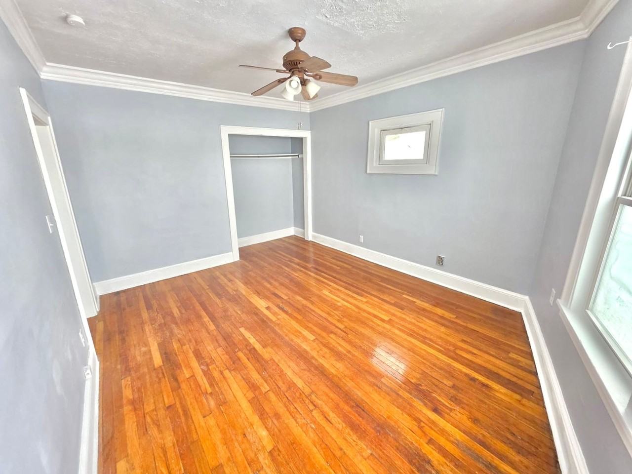 Beautiful Studio, 1 & 2 Bedroom Units near Lakewood. ONE MONTH RENT FREE ! - Photo 5 of 11