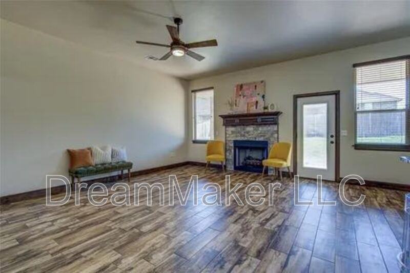 1712 Appaloosa Dr - Photo 2 of 17