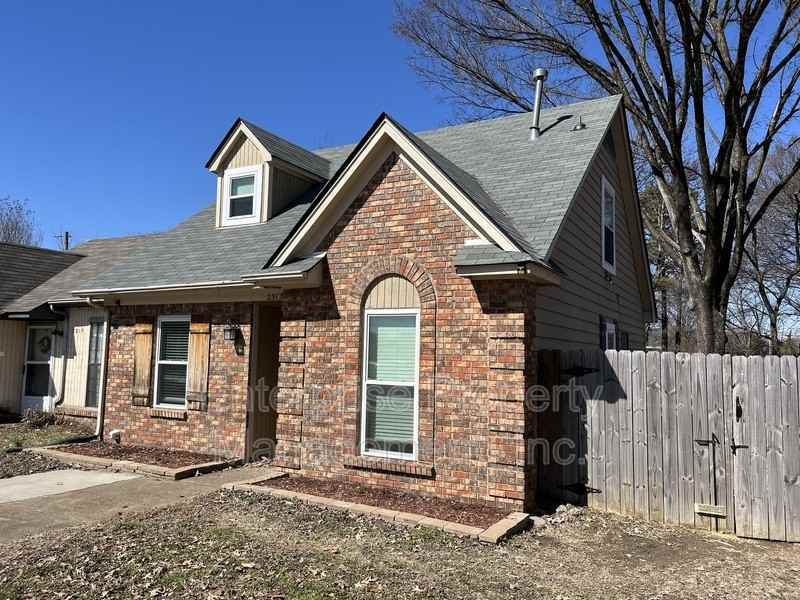 2317 Belin Dr - Photo 2 of 24