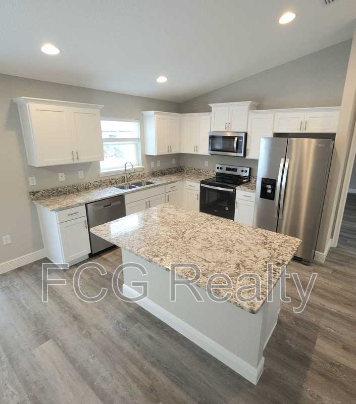 7236 North Glenridge Circle - Photo 2 of 15