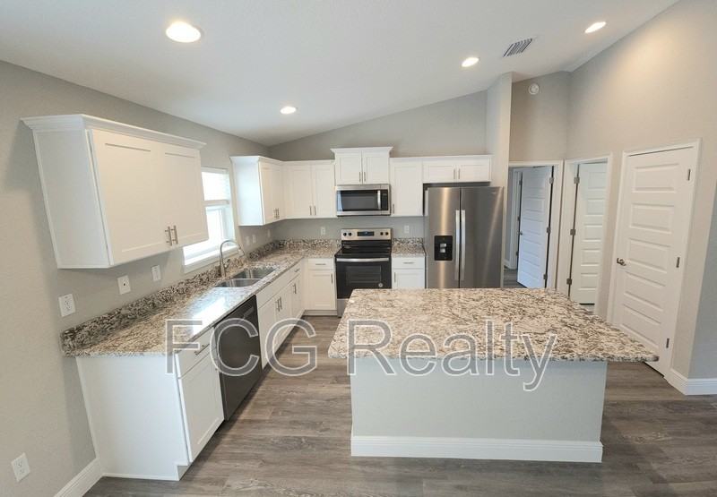 7236 North Glenridge Circle - Photo 3 of 15