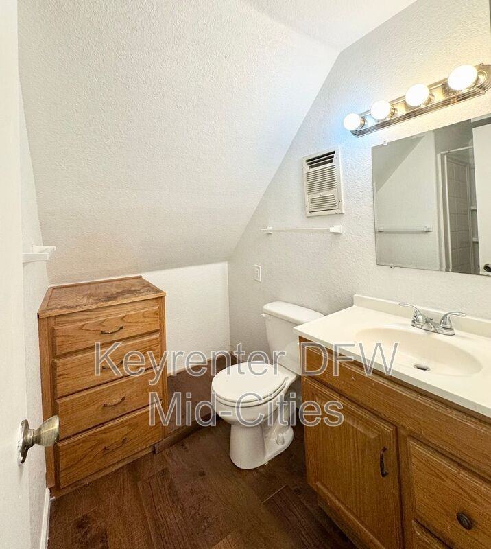 609 Hughes Dr - Photo 3 of 26