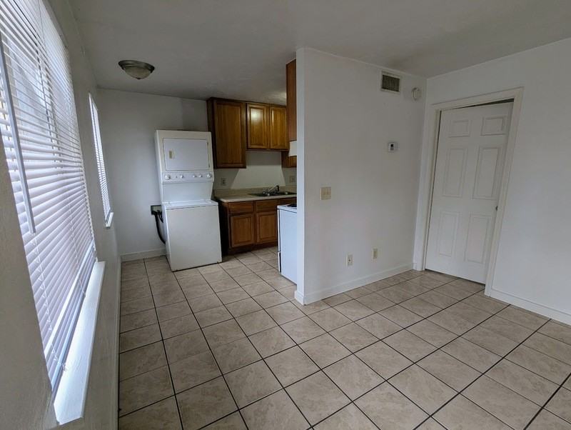 215 Lovelace Dr - Photo 2 of 6