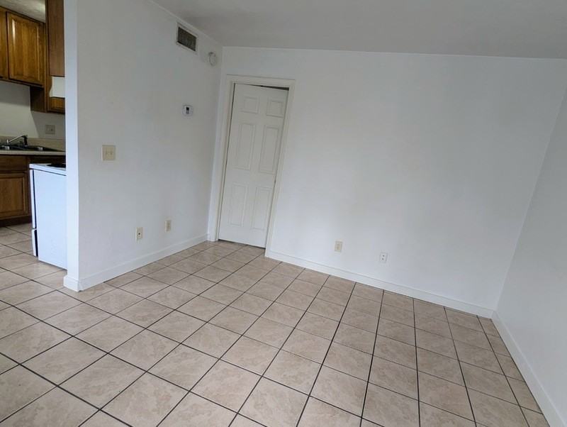 215 Lovelace Dr - Photo 3 of 6