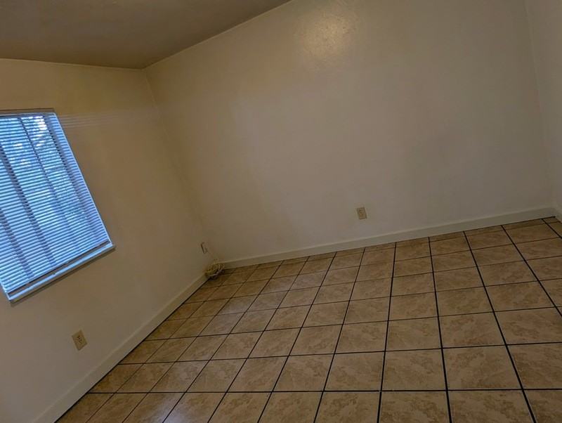 215 Lovelace Dr - Photo 4 of 6