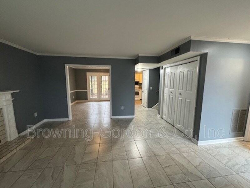 404 Westfield Dr - Photo 3 of 16