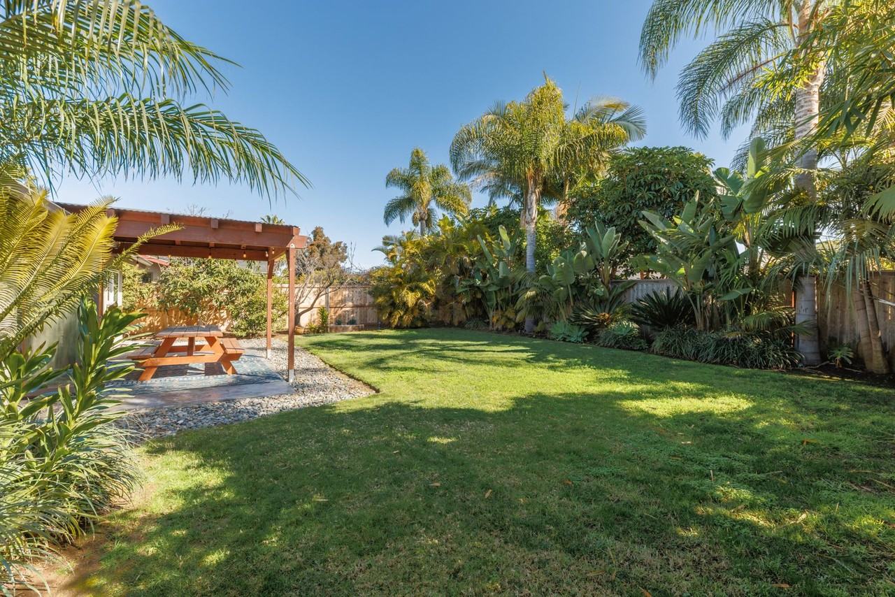 1939 Park Crest Dr - Photo 2 of 25