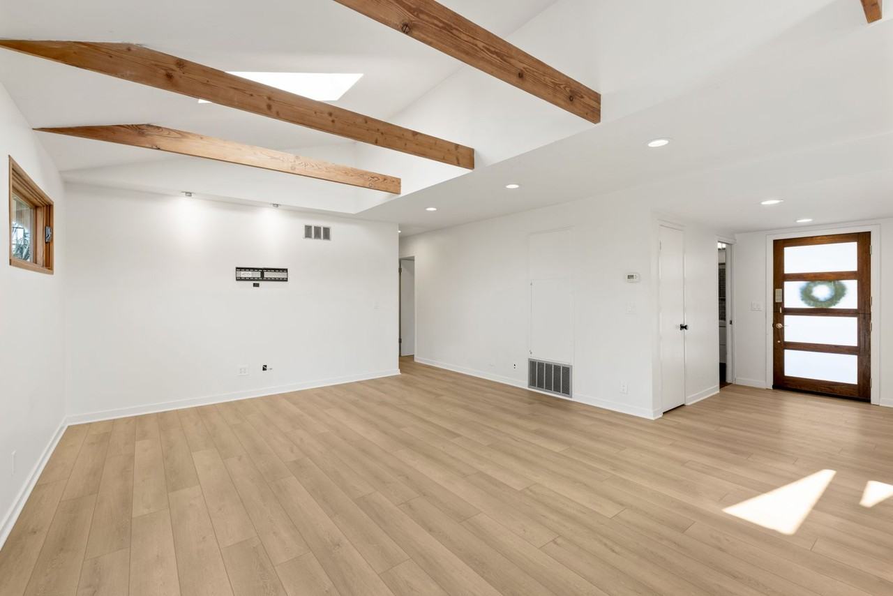 1939 Park Crest Dr - Photo 5 of 25