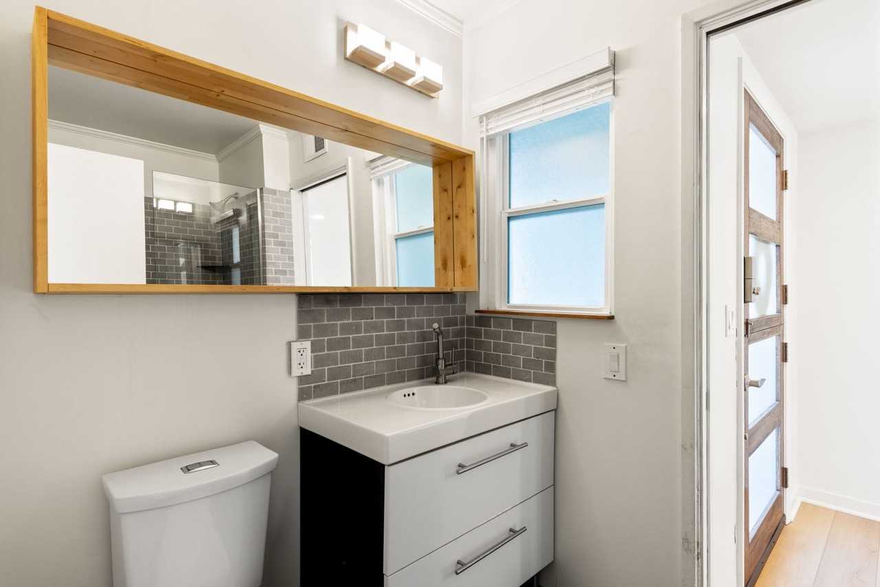 1939 Park Crest Dr - Photo 7 of 25