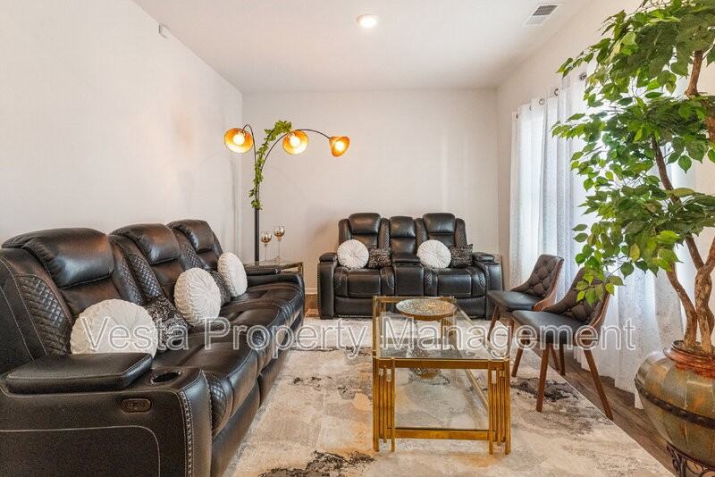 240 Ridgeview Ln - Photo 3 of 44