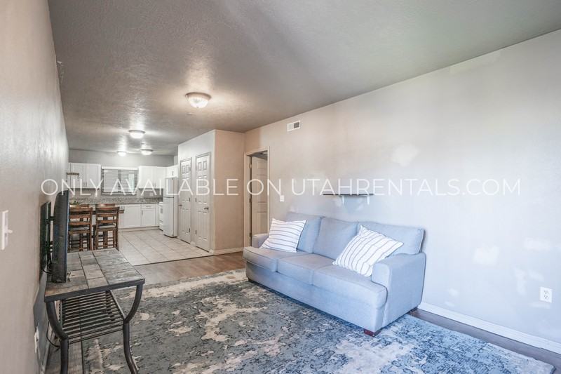 884 En #E3-1 - Photo 2 of 18