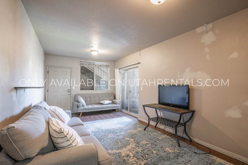 884 En #E3-1 - Photo 3 of 18