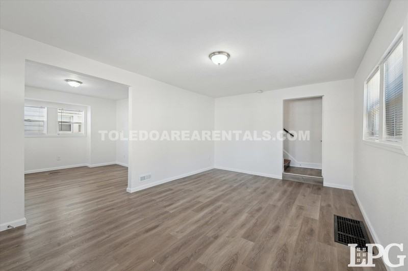 3683 Upton Ave - Photo 4 of 33