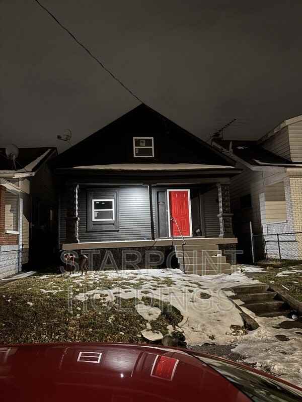 820 S 33rd St - Photo 2 of 8