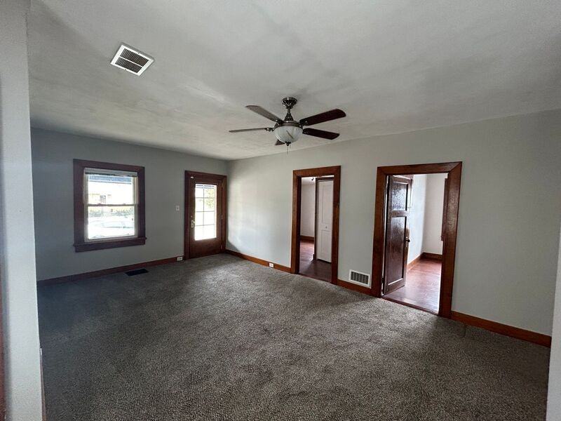 2526 Springmont Ave - Photo 3 of 10