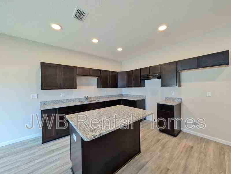 6049 Carolines Ct - Photo 2 of 12