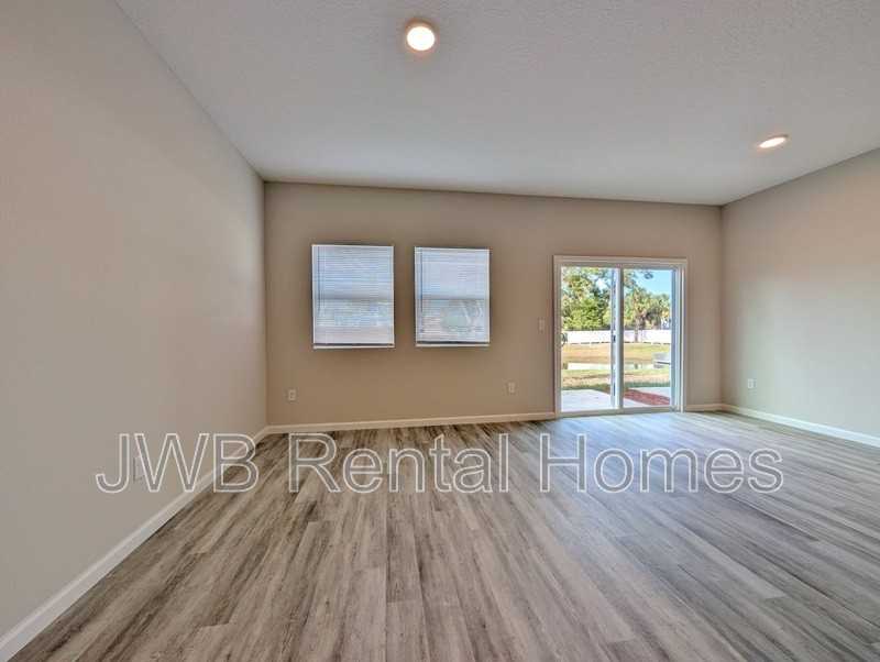 6049 Carolines Ct - Photo 3 of 12