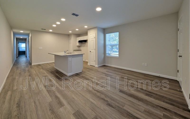 1218 Odessa St - Photo 5 of 16