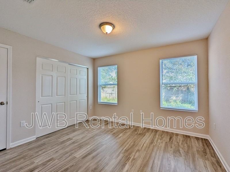 1709 W 12th St - Photo 5 of 7