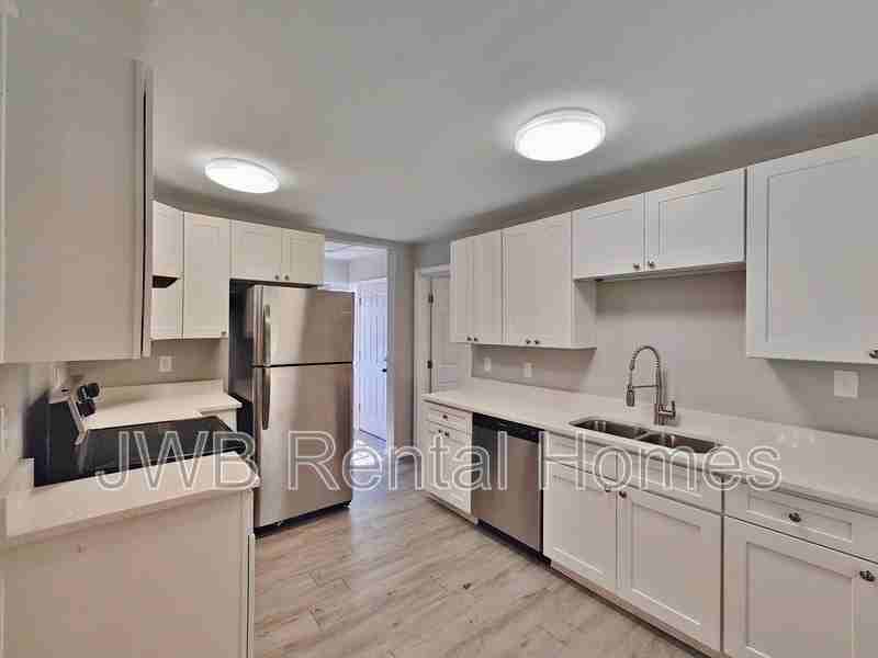 6940 Elwood Ave - Photo 3 of 8