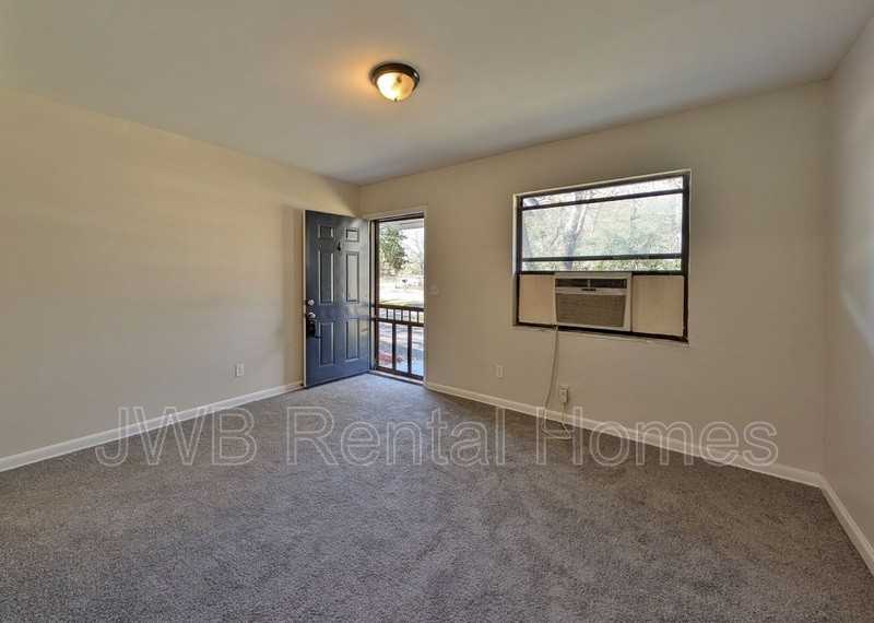 1159 Pangola Dr - Photo 4 of 9