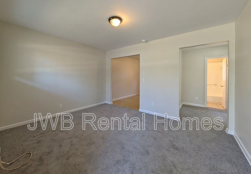 1159 Pangola Dr - Photo 5 of 9